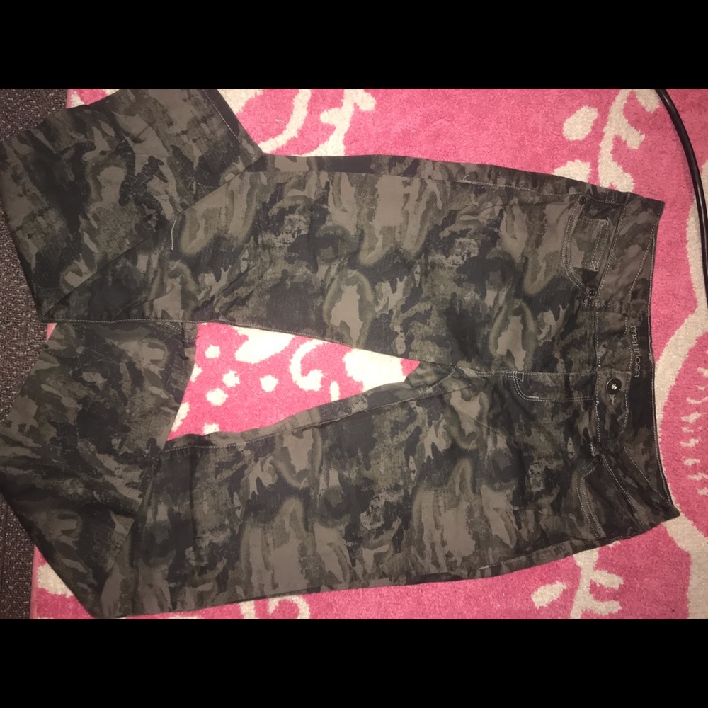 Maurice’s camo pants size Medium Regular